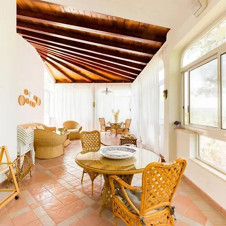 Donatella * אוסטוני