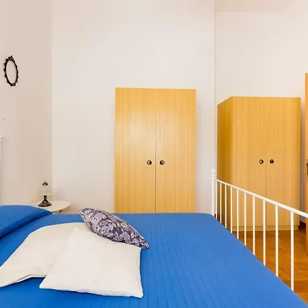 Donatella * אוסטוני