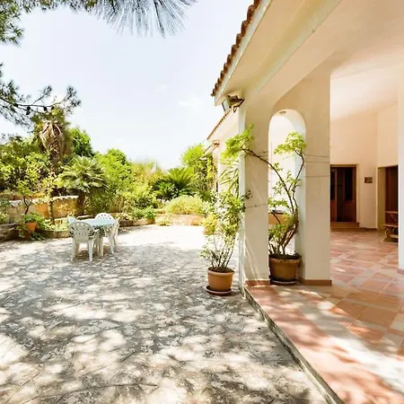 Donatella Villa