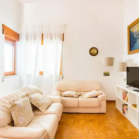 Donatella Villa