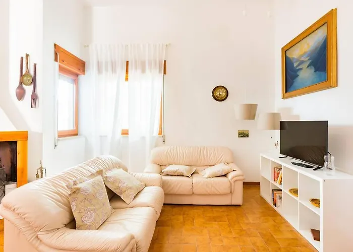 Donatella Villa